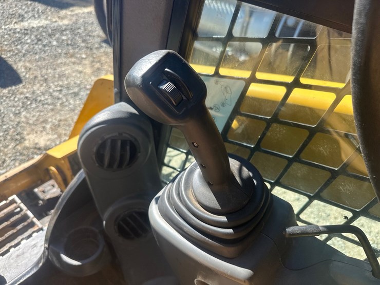 #2879-•-caterpillar-242d-wheeled-skid-steer-image-44