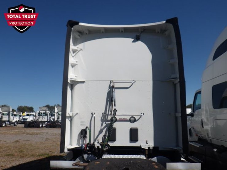 2023-kenworth-t680-image-12