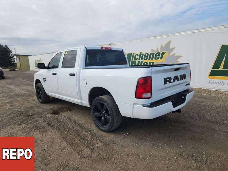 2022-ram-1500-classic-image-3
