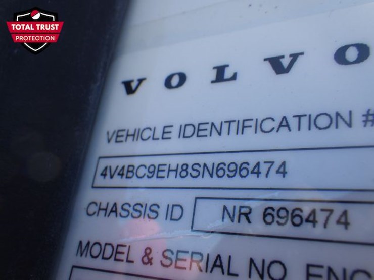 2025-volvo-vnl860-image-21