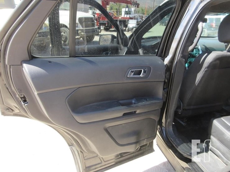 2015-ford-explorer-image-14