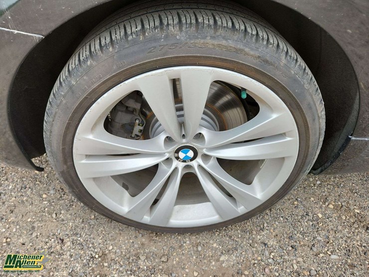 2013-bmw-5-series-550i-gt-xdrive-4dr-sedan-image-11