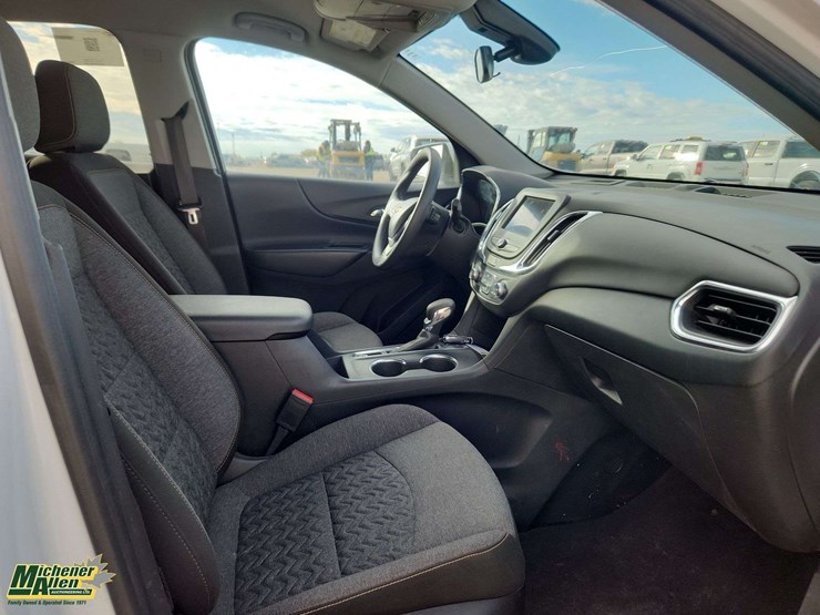 2022-chevrolet-equinox-image-24