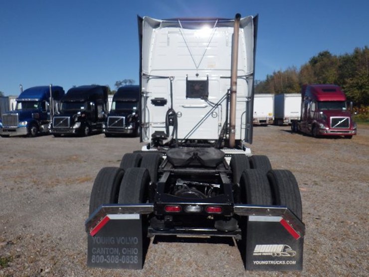 2018-volvo-vnl780-image-14