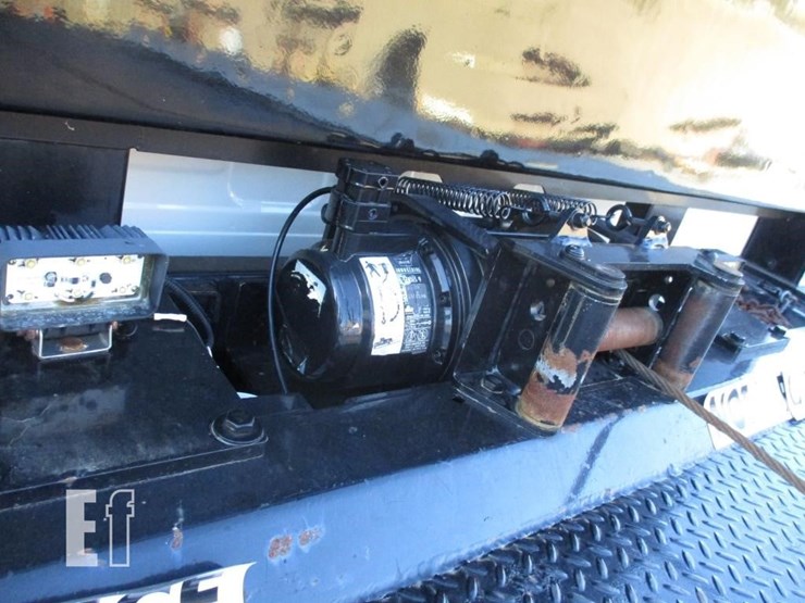 2012-hino-268-image-17