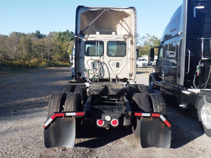 2016-freightliner-cascadia-125-evolution-image-8