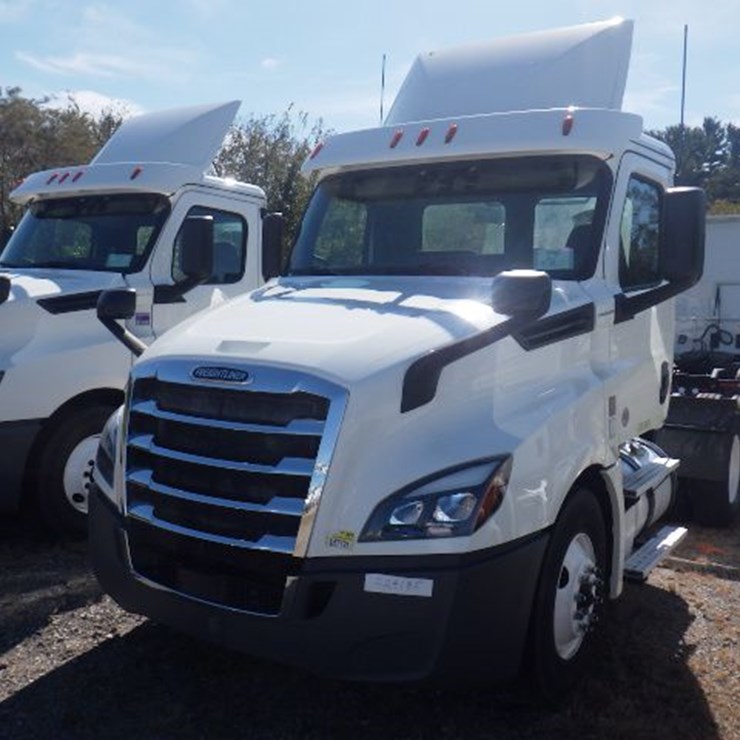 2019 FREIGHTLINER CASCADIA 126