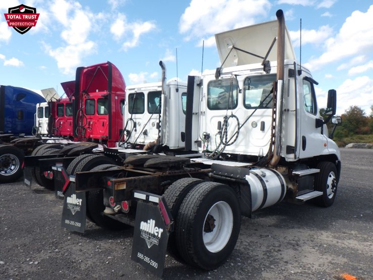 2020-freightliner-cascadia-125-image-5
