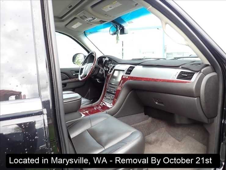 2011-cadillac-escalade-image-15