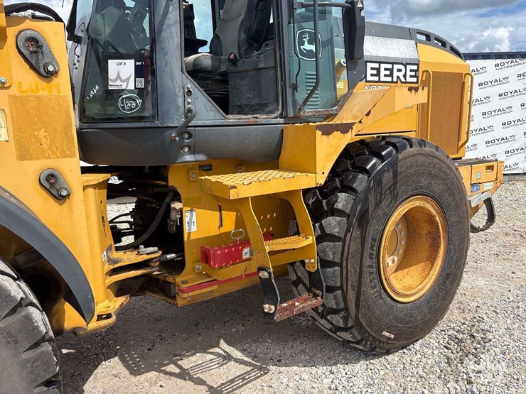 2017-deere-524k-image-26