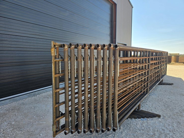 (10)-24ft-free-standing-panels--1-w/-10ft-welded-on-gate-image-2