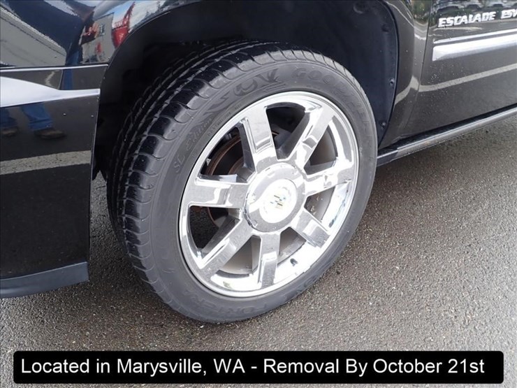2011-cadillac-escalade-image-28