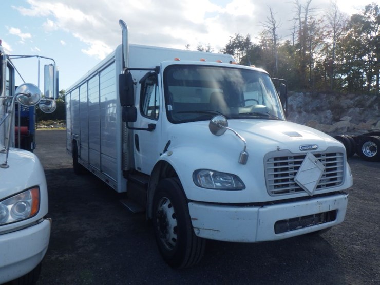 2012-freightliner-m2-106-image-4