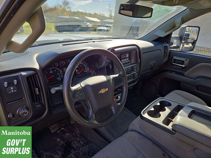 2015-chevrolet-3500-image-23