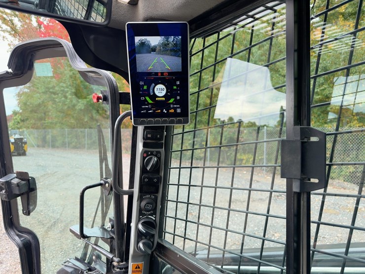 2023-new-holland-c332-image-24