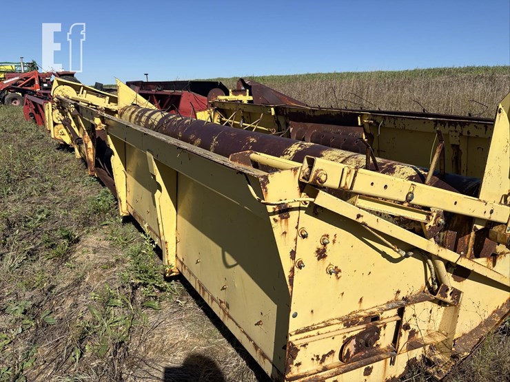 new-holland-960-image-11