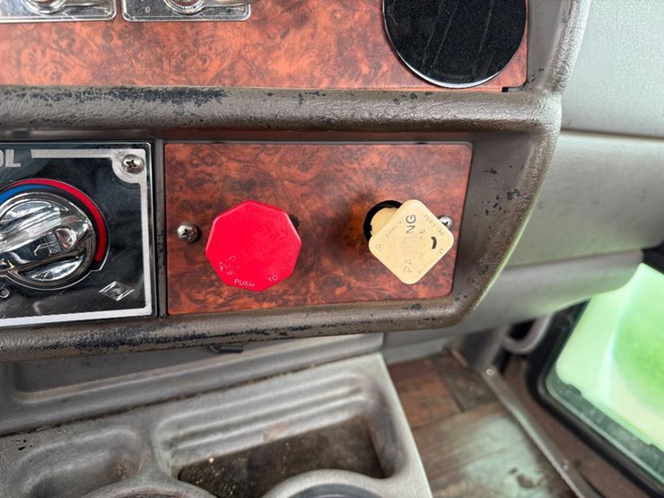 kenworth-t800-image-61