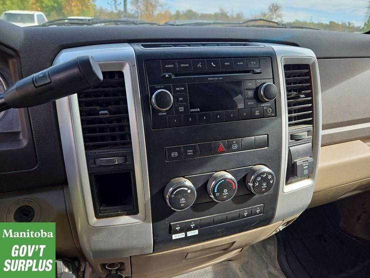 2011-dodge-3500-image-22