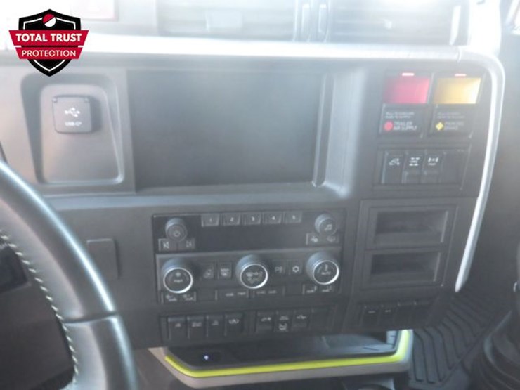 2025-volvo-vnl860-image-17