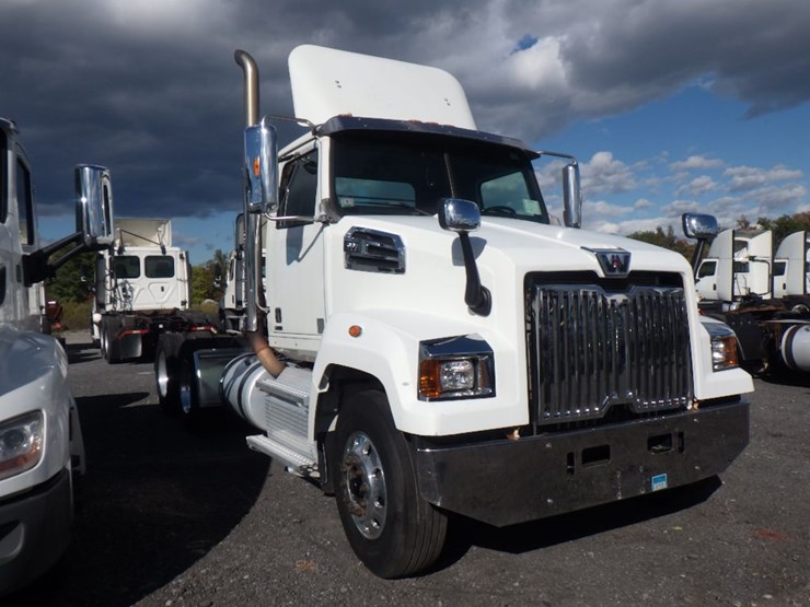 2017-western-star-4700sf-image-3