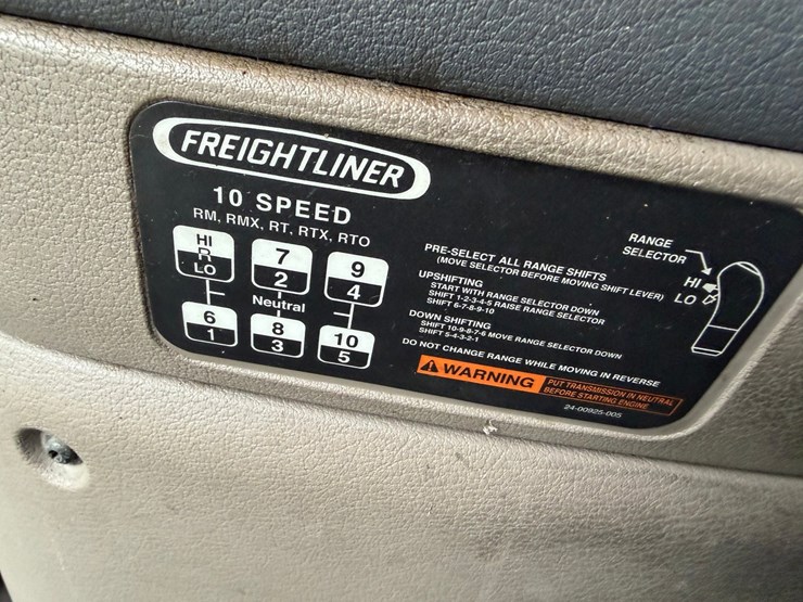 #1669-•-2009-freightliner-cascadia-sleeper-cab-truck-tractor-image-49