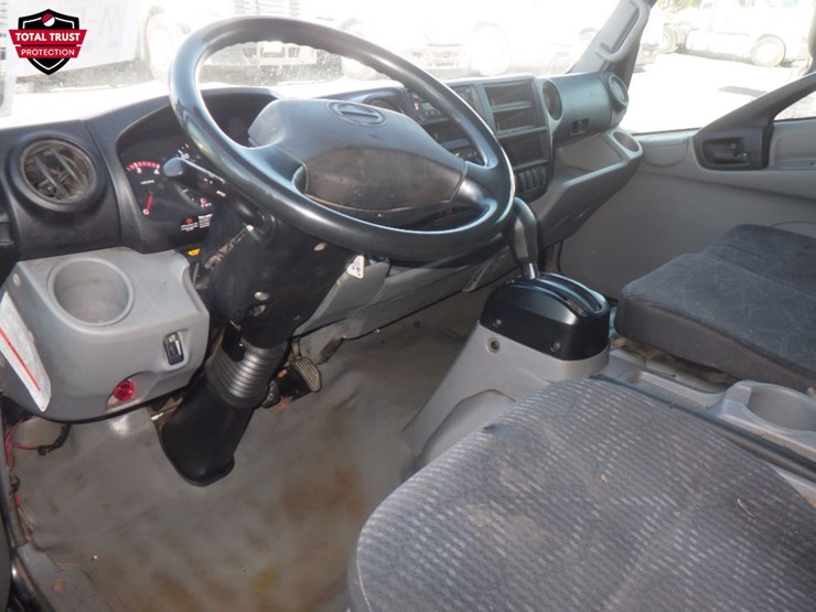 2020-hino-195-image-11