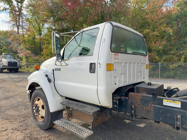 2006-ford-f650-xlt-image-14