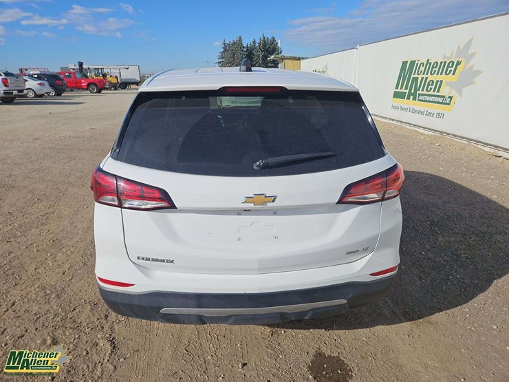 2022-chevrolet-equinox-image-10