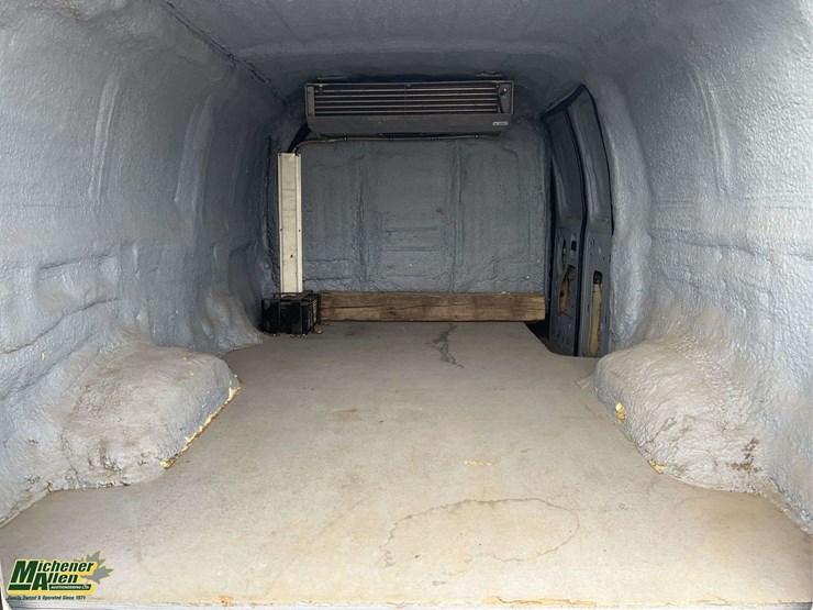 2013-ford-cargo-image-22