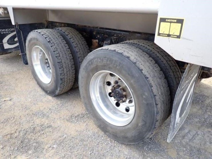 2024-western-star-49x-image-54