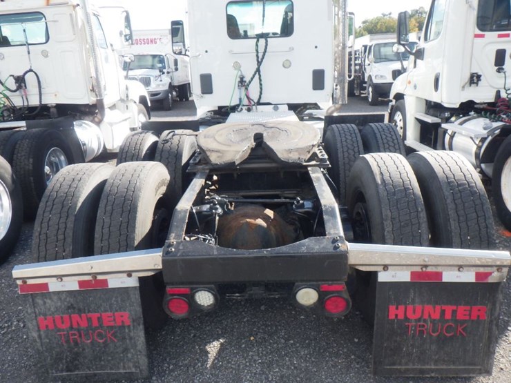 2015-peterbilt-579-image-8