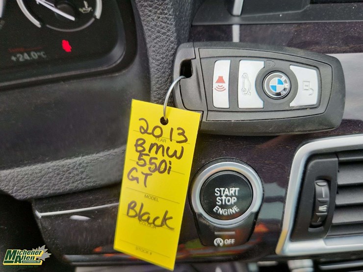 2013-bmw-5-series-550i-gt-xdrive-4dr-sedan-image-22