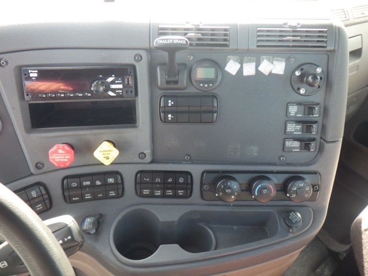 2018-freightliner-cascadia-125-image-17