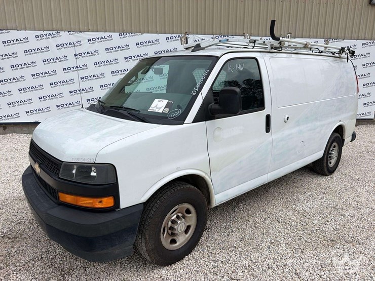 2018-chevrolet-express-2500-image-1