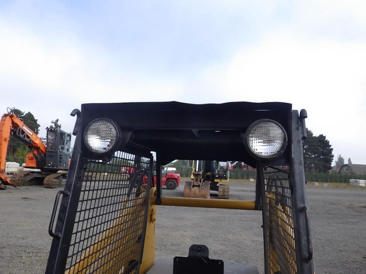 toyota-sdk8-skid-steer-loader-image-12