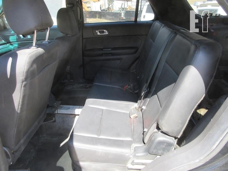 2015-ford-explorer-image-12