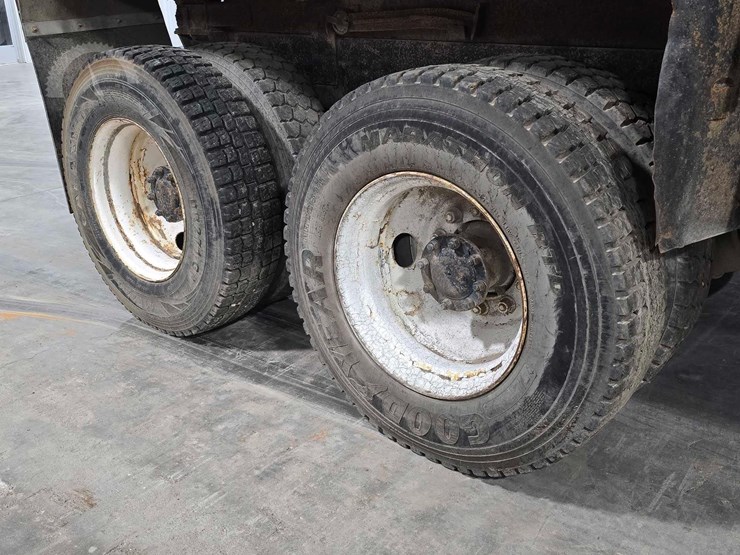 2005-mack-granite-cv713-image-27