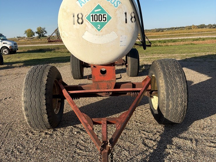 11-18-1450-gallon-nh3-tank,-16.5---22.5-tires-image-2