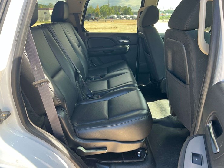 2012-chevrolet-tahoe-image-16