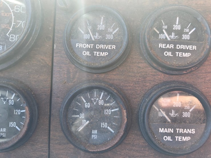 1996-peterbilt-377-image-49