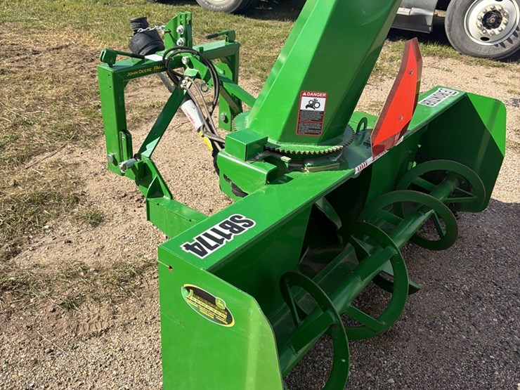 frontier-model-sb1174-like-absolutely-brand-new-3-point-snow-blower,-hydraulic-chute,-john-deere-jiffy-hitch,-none-nicer,-check-photos-image-15