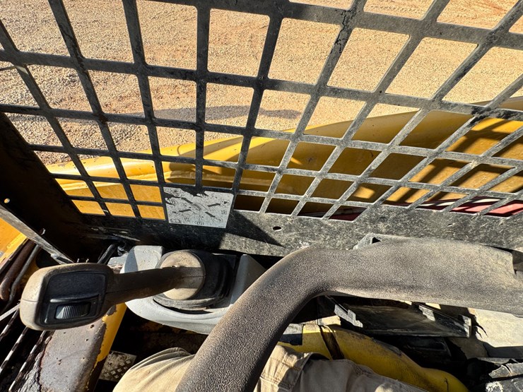 2015-caterpillar-236b3-image-9