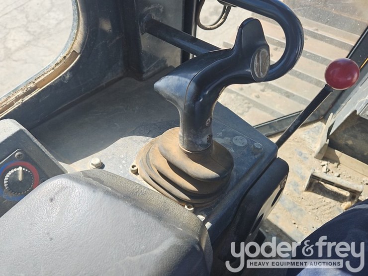 2018-deere-650k-image-31