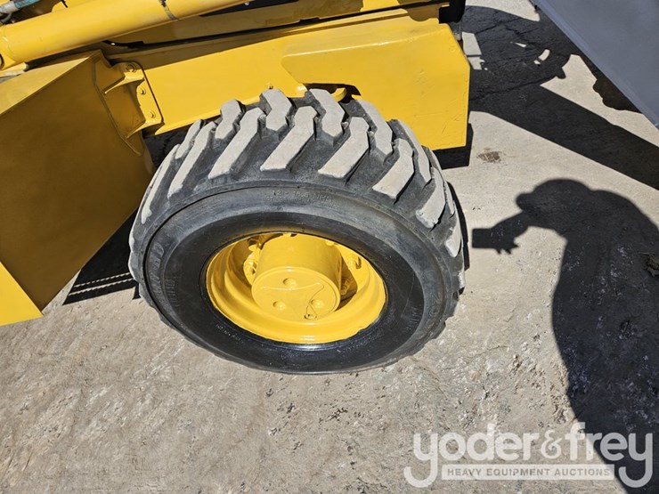 2013-deere-310k-image-9