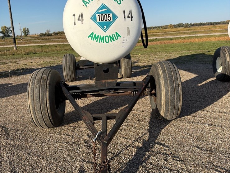 11-17-1450-gallon-nh3-tank,-16.5l---16.1-tires-image-2