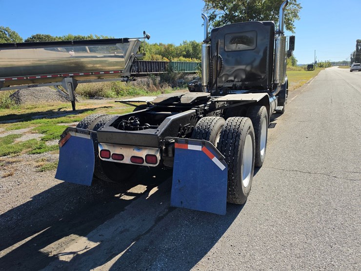 1999-peterbilt-379-image-14