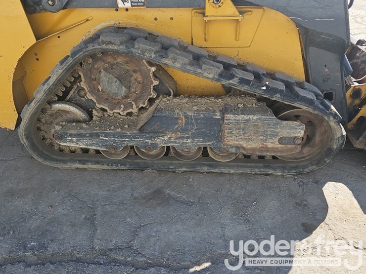 2019-deere-317g-image-15