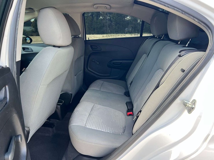 2019-chevrolet-sonic-4-door-sedan-(117,687-miles)-image-15