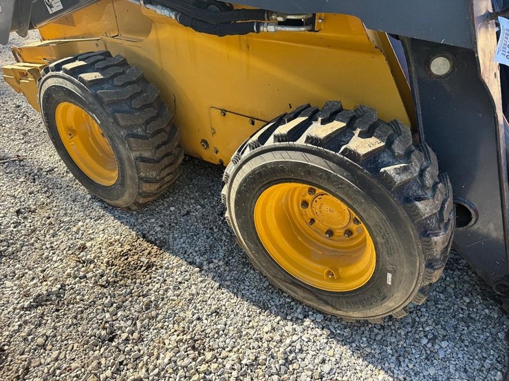 2016-deere-326e-image-14