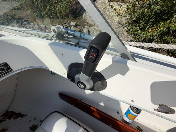 bertram-20-moppie-powerboat-w/trailer-"island-girl"-image-37